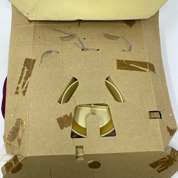 1996 Vintage Holiday Special Edition Barbie - Picture 4 of 4